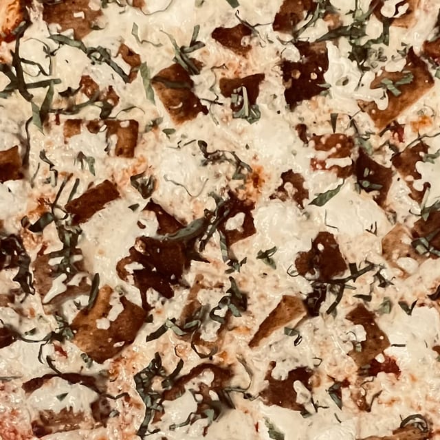 Melanzan Pizza.