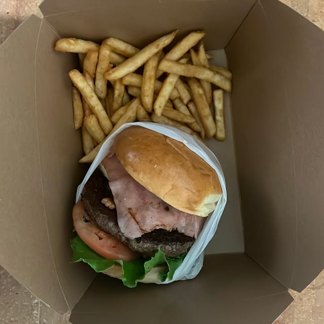 Everything Burger (X-Tudo).